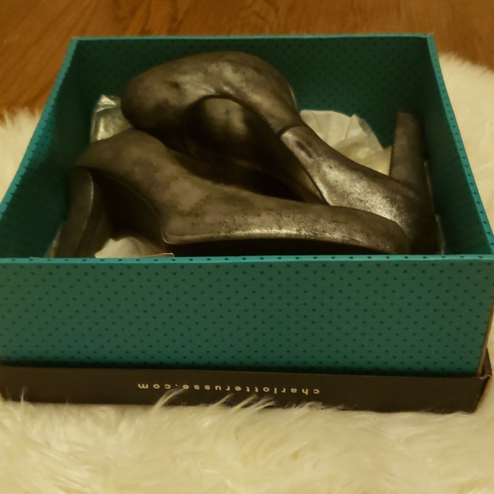 Shoes - Picture 7 of 7